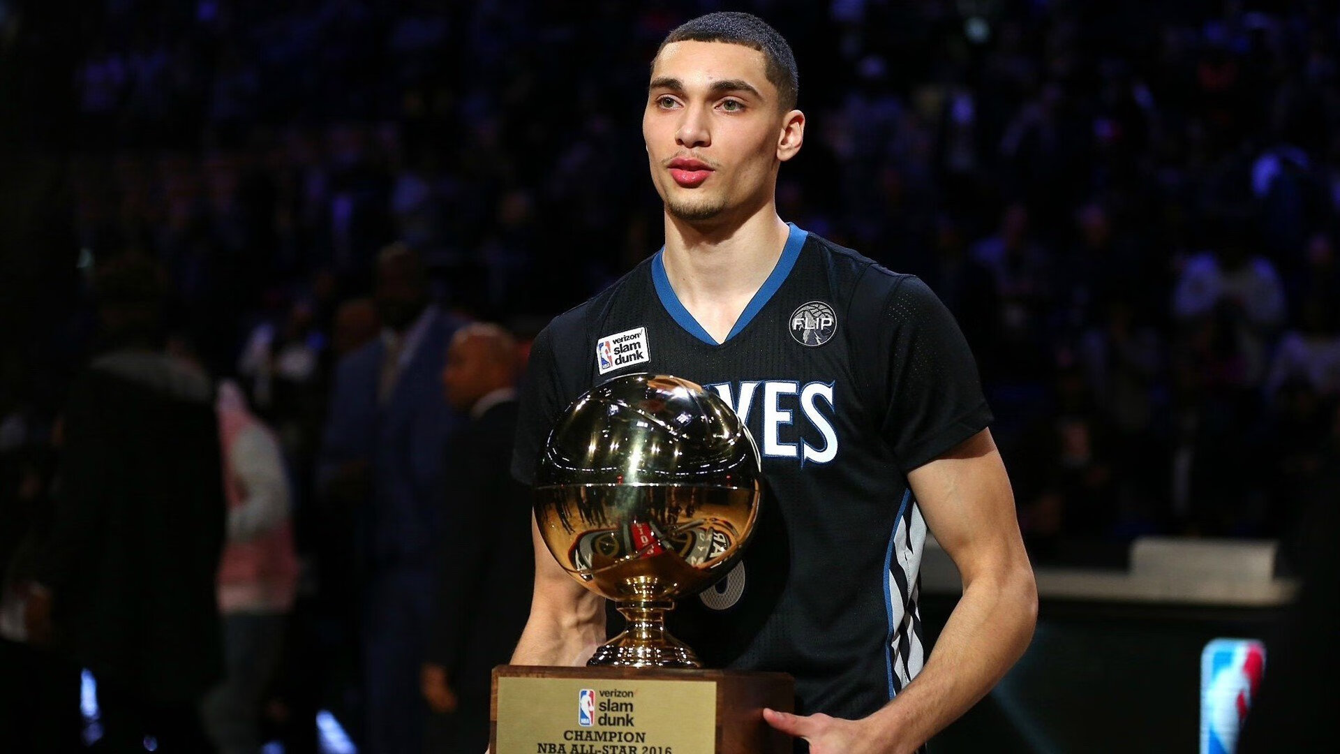 体育盛宴-雄鹿引发争议！，塔图姆官方宣布表现优异新规上演精彩一战